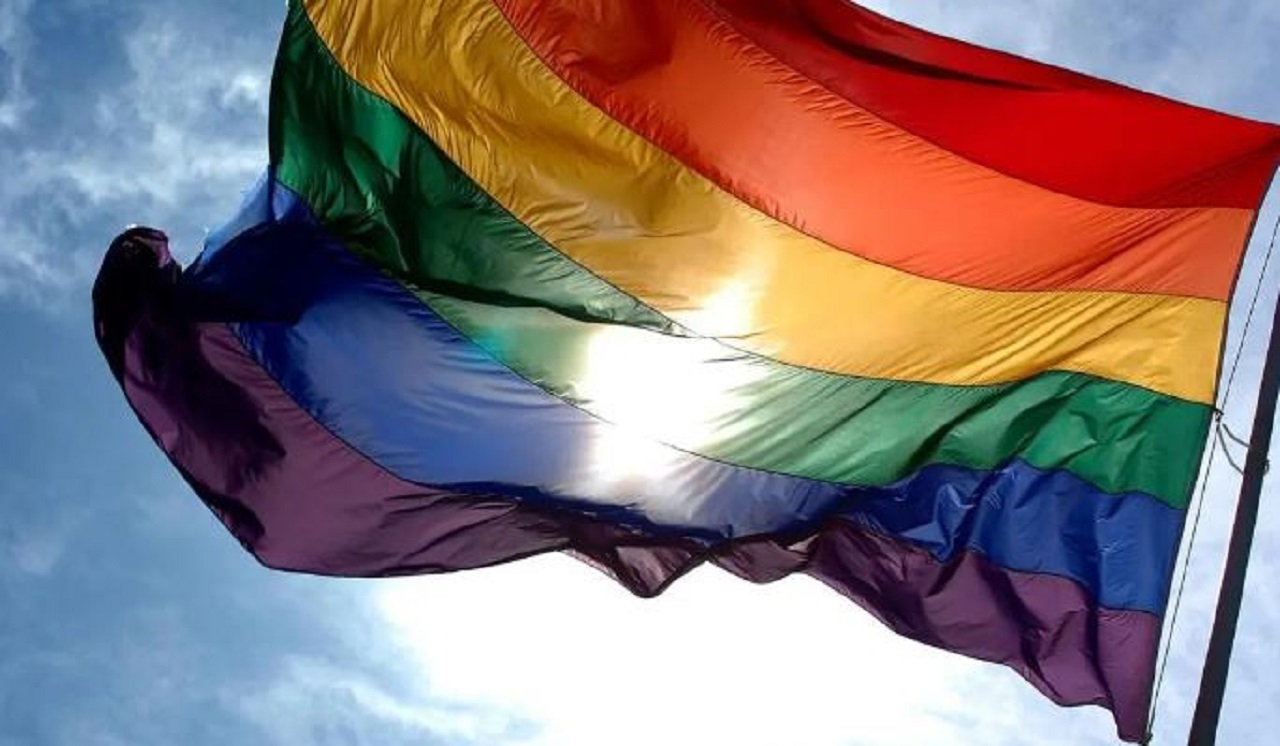 Arcibiskup ospravedlňuje vlajky LGBT na rakvách v mexickej katedrále