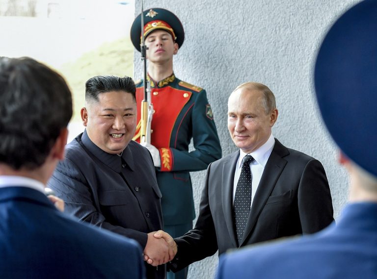 Kremeľ odmietol potvrdiť správy o možnom stretnutí Putina s Kim Čong-unom