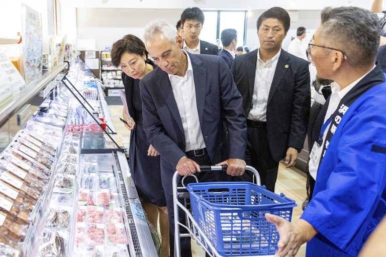 Americký veľvyslanec v Japonsku Rahm Emanuel navštívil Fukušimu