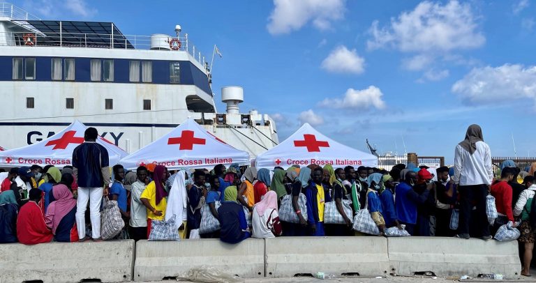 Na ostrov Lampedusa prišlo za jediný deň 5000 migrantov