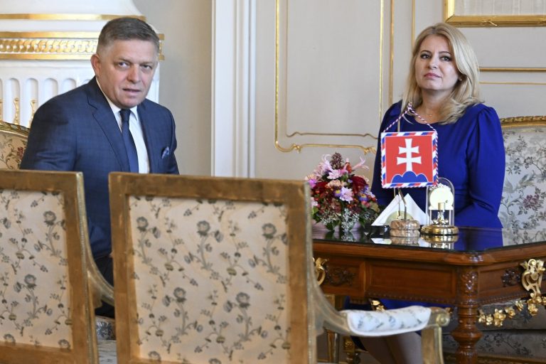 Prezidentka SR Zuzana Čaputová sa stretla s predsedom strany Smer-SD Robertom Ficom