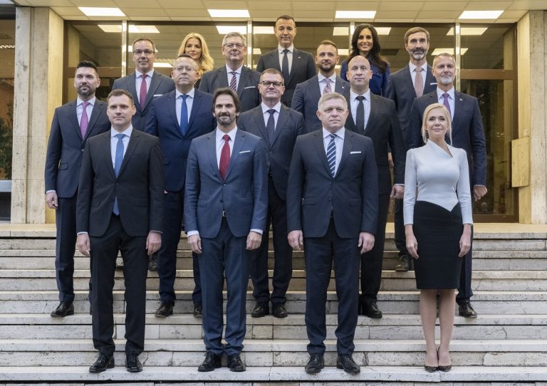 vláda vládny kabinet ministri premiér Fico