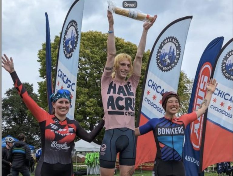 Biologický muž získal prvé miesto v cyklistických pretekoch žien v Chicagu