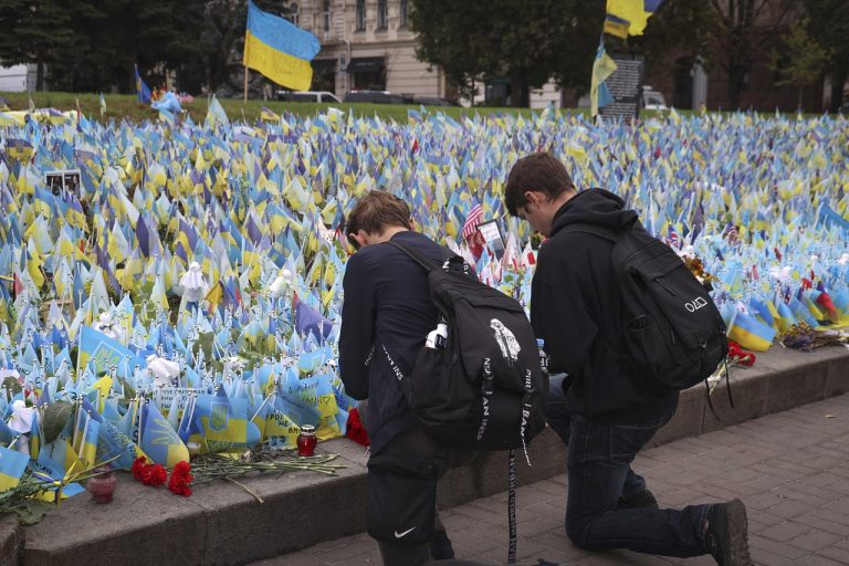 minúta ticha padlí vojaci Ukrajina