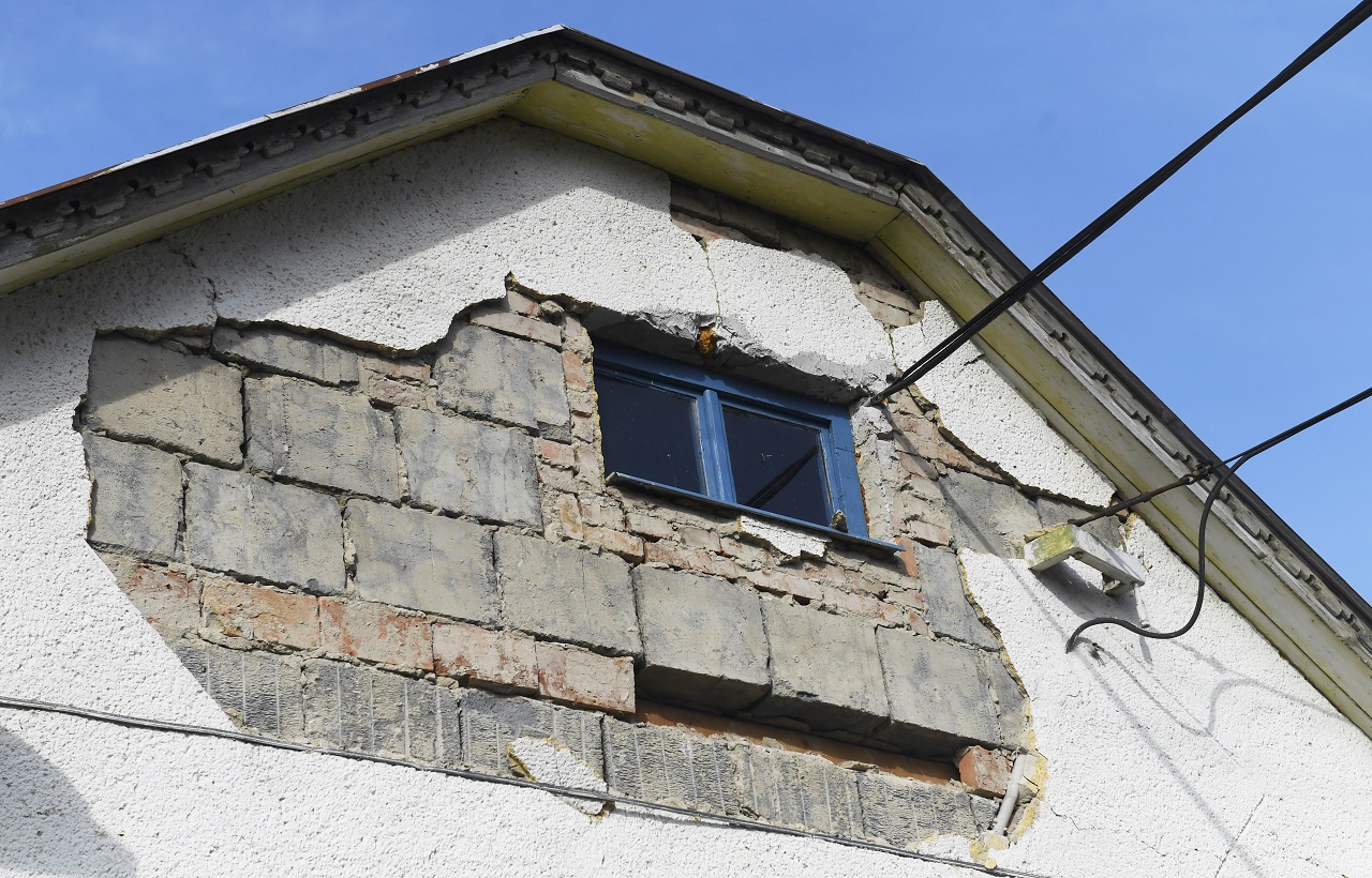 MŽP oznámilo podmienky pomoci na obnovu domov po krupobití a zemetrasení