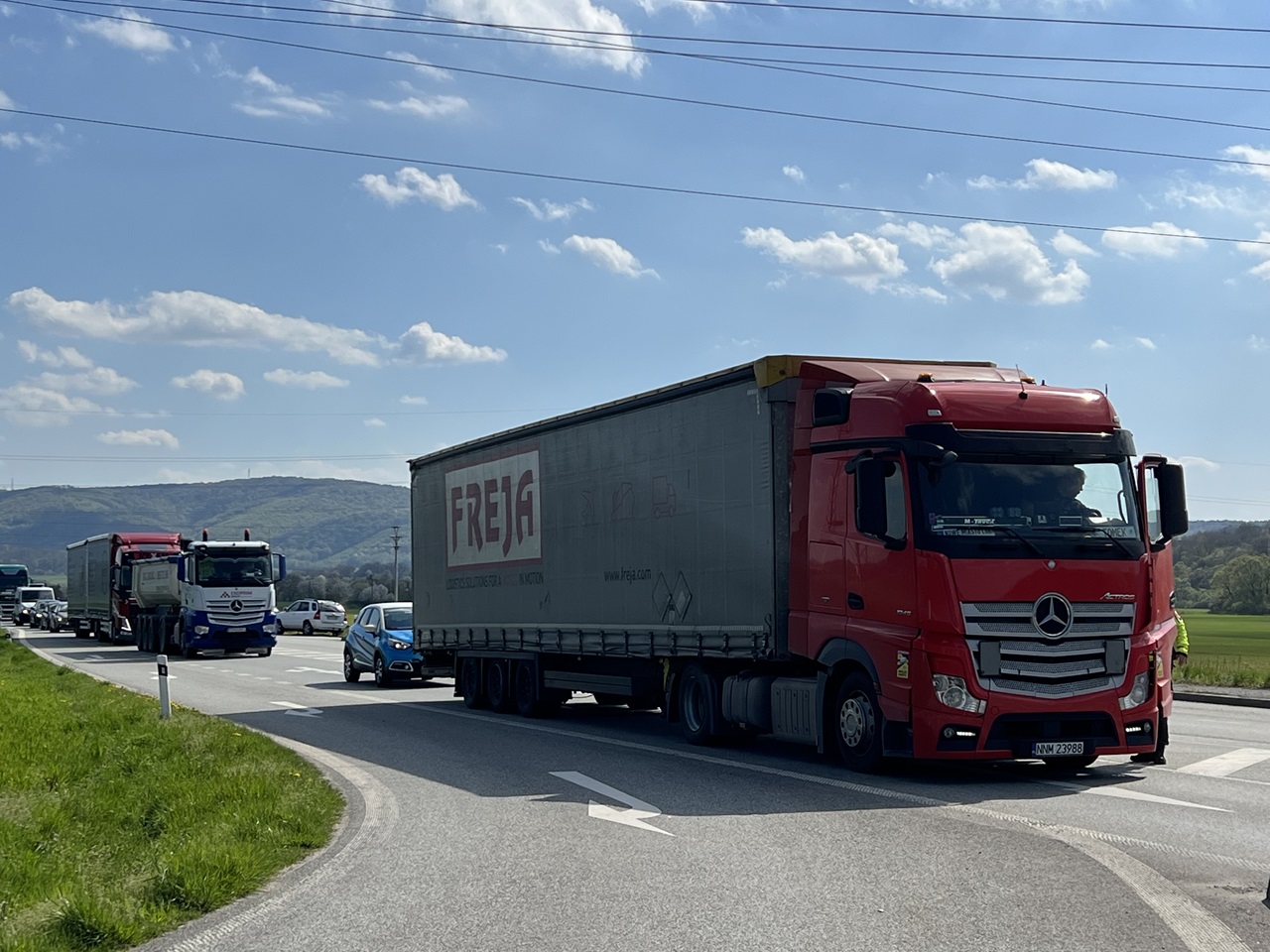 Brusel považuje blokádu kamiónov na Poľskej hranici za neakceptovateľnú a pohrozil právnymi krokmi