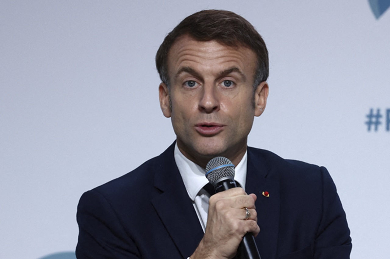 “Nasledujúci mesiac bude pre Ukrajinu rozhodujúci,” myslí si Macron