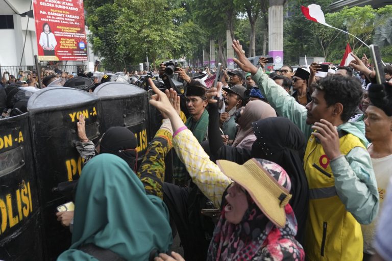 moslimovia protest Jakarta koncert
