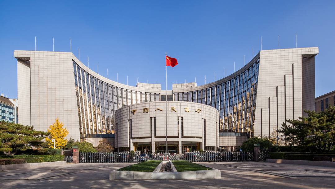 Čínske banky začali masovo predávať doláre