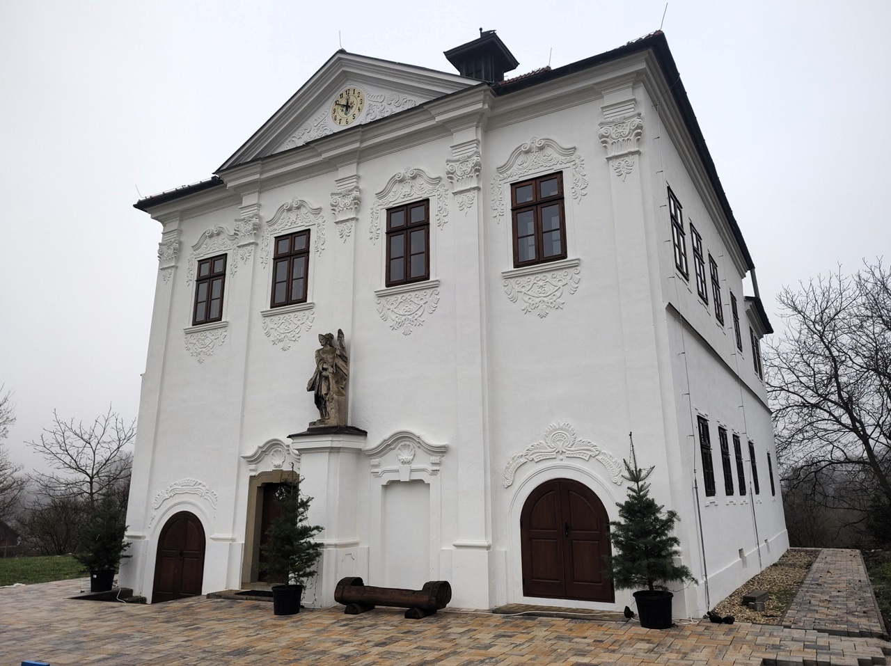 Obec Budimír obnovila historický kaštieľ Florián, je v ňom úrad aj výstava
