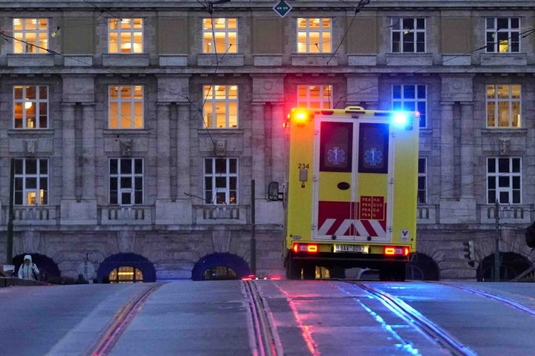 Po streľbe na Univerzite Karlovej v Prahe je 11 mŕtvych vrátane útočníka