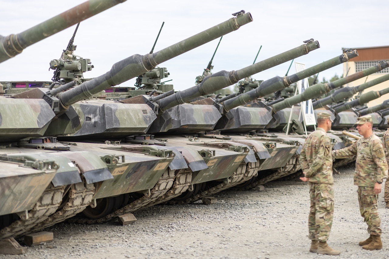 500 tankov a stovky obrnených vozidiel je pripravených na ruskú ofenzívu