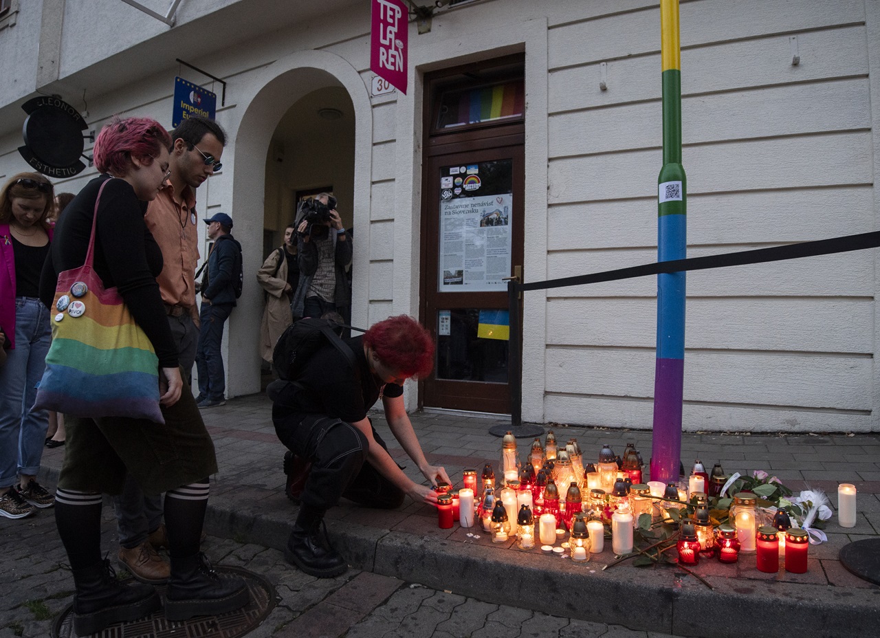 Rakúska polícia zatkla muža, ktorý mal byť v spojení so strelcom zo Zámockej