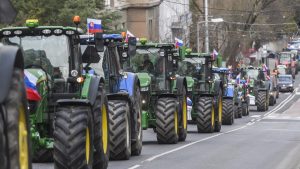 Celoslovenský protest farmárov_budova parlamentu