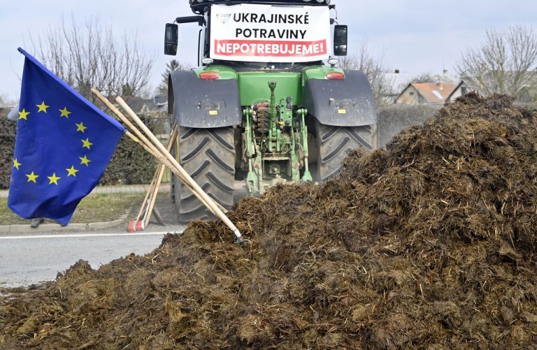 Celoslovenský protest farmárov a poľnohospodárov v obci Hriadky
