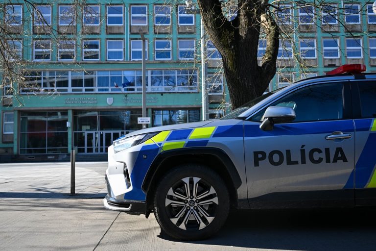 Polícia zasahuje v budove Univerzity Komenského v Bratislave