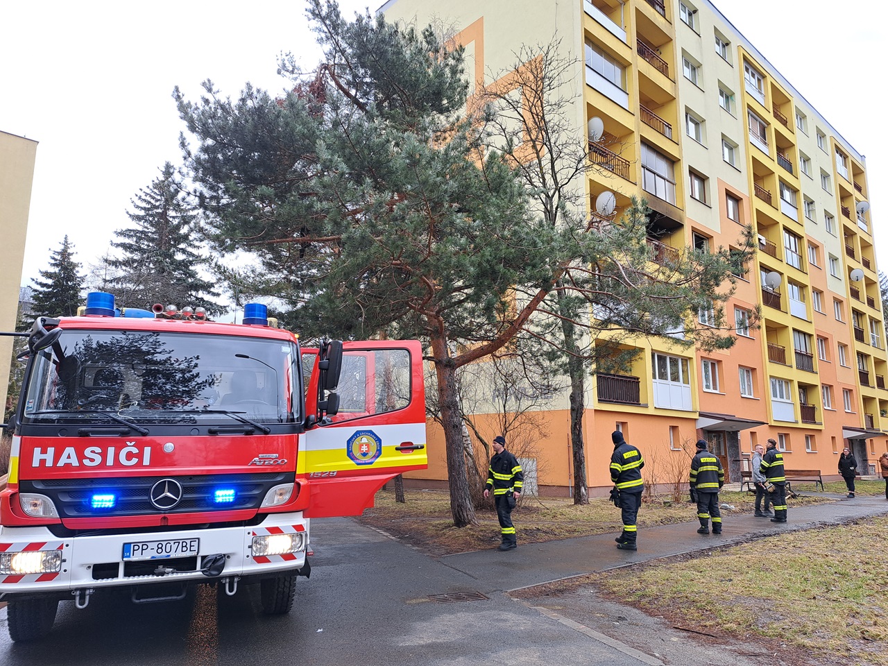 HaZZ:Pri požiari bytu v Poprade sa intoxikovala jedna osoba,skončila v nemocnici