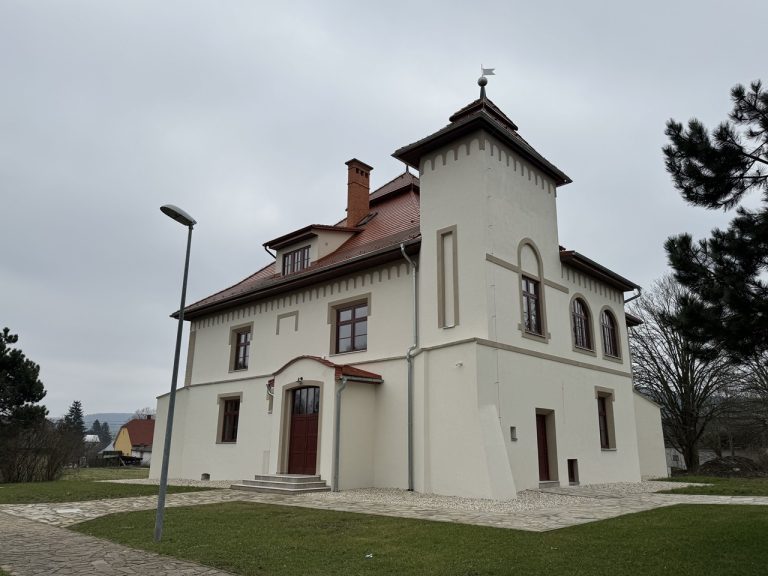 Zrekonštruovaný Šerédyho kaštieľ chce obec sprístupniť v júni