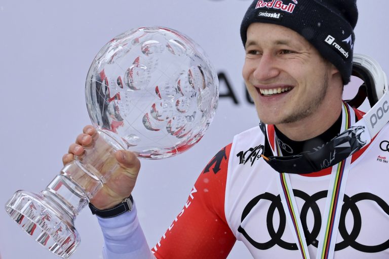 Švajčiar Marco Odermatt získal aj štvrtú trofej, má malý glóbus za zjazd