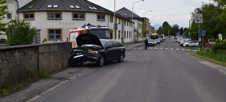 Vodička v Prievidzi narazila pod vplyvom alkoholu do oporného múru
