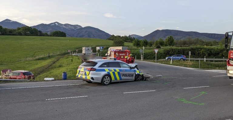 Zrážka dvoch áut v katastri Turian si vyžiadala štyroch zranených