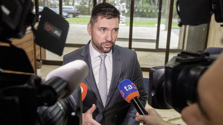 Mimoriadna 84. schôdza vlády Richard Takáč