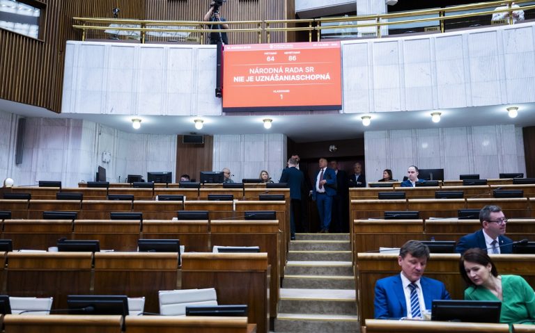 Mimoriadna schôdza Národnej rady (NR) SR k odvolávaniu ministra obrany Roberta Kaliňáka
