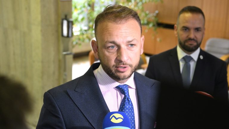 Eštok minister vnútra