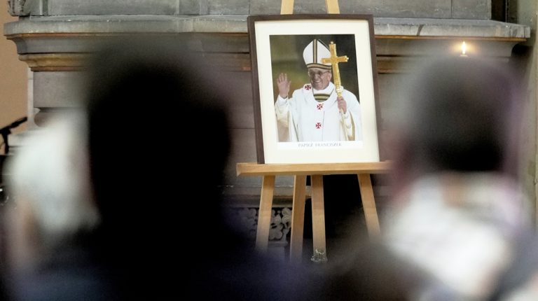 Obit Pope Francis Global Reax Pápež František úmrtie