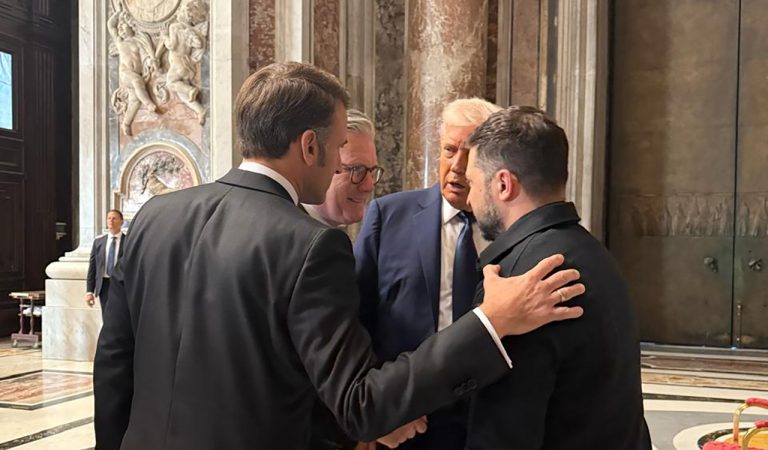 Zelenskyj a Macron diskutovali v Ríme o ďalšom mierovom úsilí