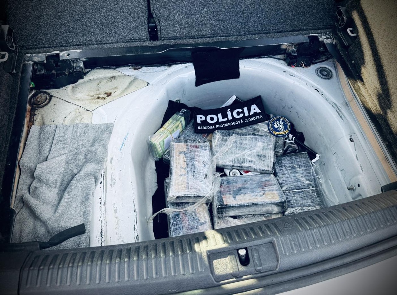 drogy peniaze polícia