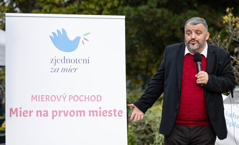 POCHOD: Mier na prvom mieste! Eduard Chemlár
