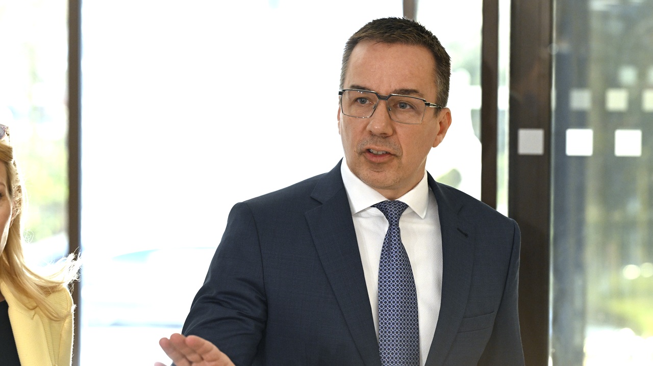 80. schôdza vlády SR Erik Tomáš