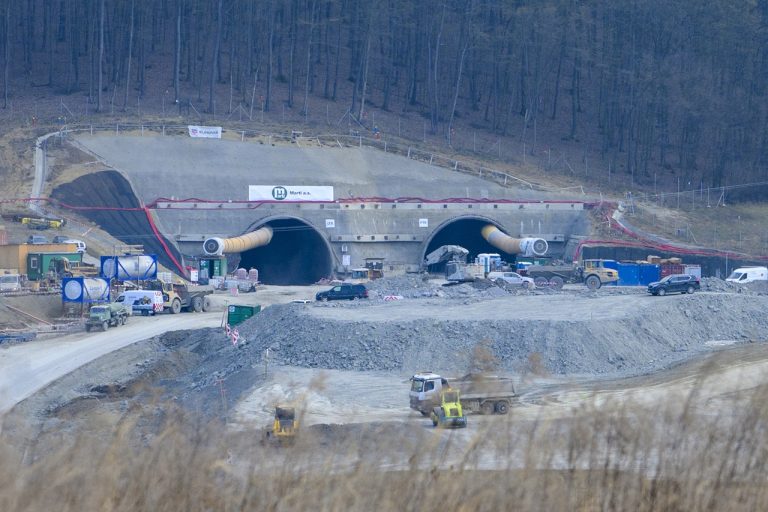 Výstavba druhej etapy rýchlostnej cesty R4 Prešov - severný obchvat tunel Okruhliak