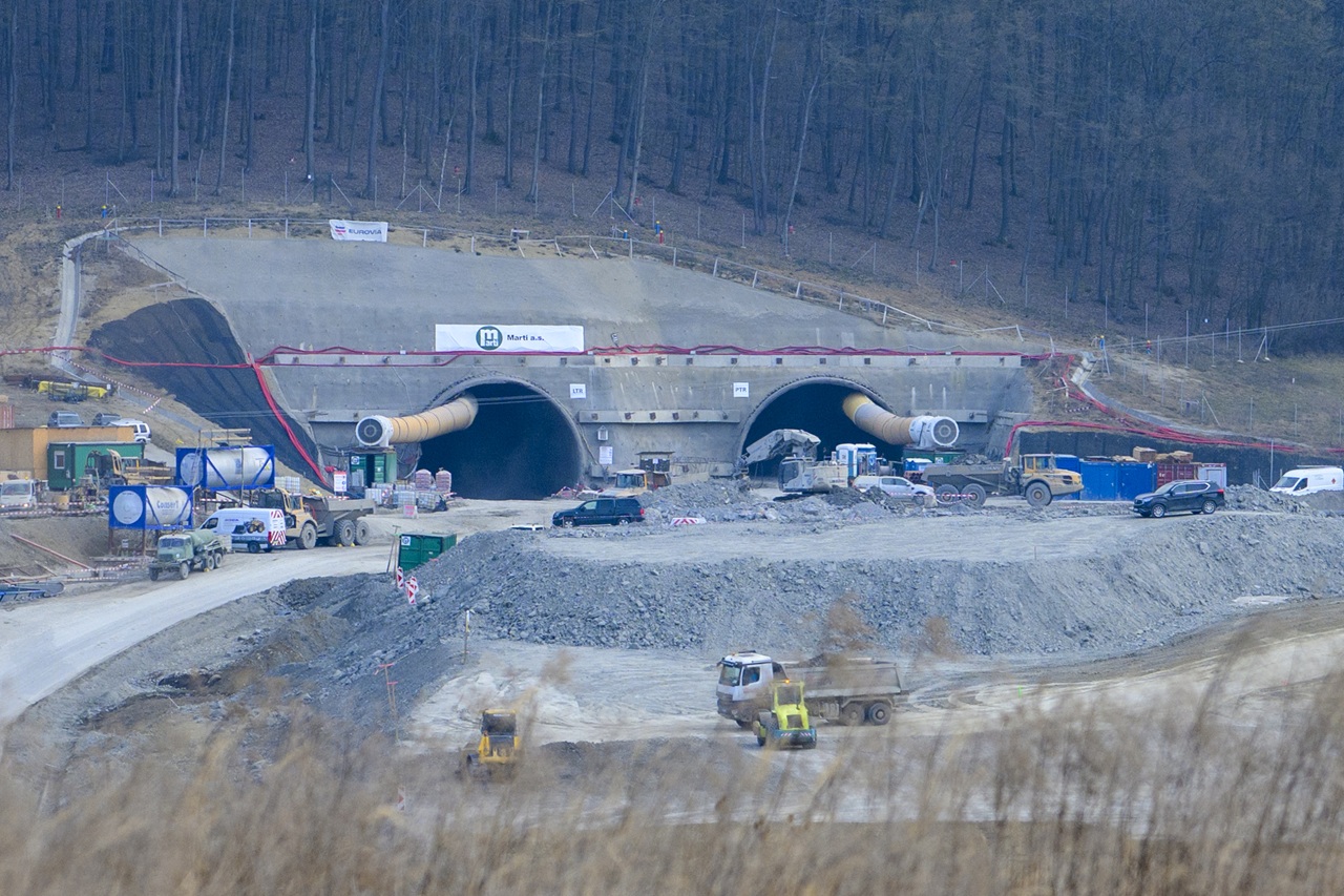 Výstavba druhej etapy rýchlostnej cesty R4 Prešov - severný obchvat tunel Okruhliak