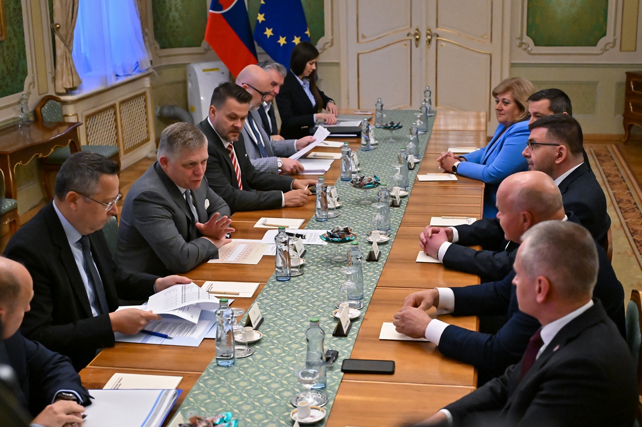 premiér Božik ZMOS