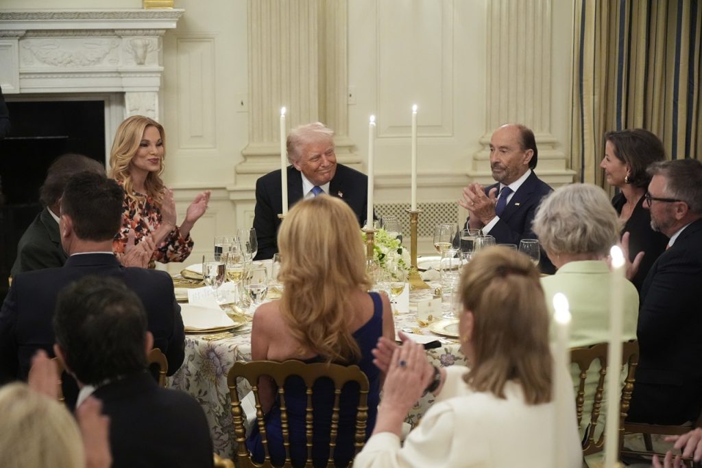 Trump kritizuje vedenie Kennedyho centra - erbovej inštitúcie vo Washingtone