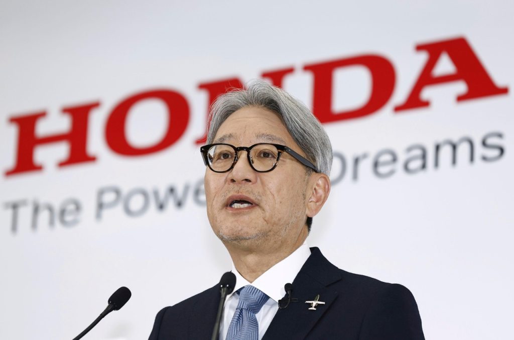 Auto: Honda znižuje investície do elektromobilov