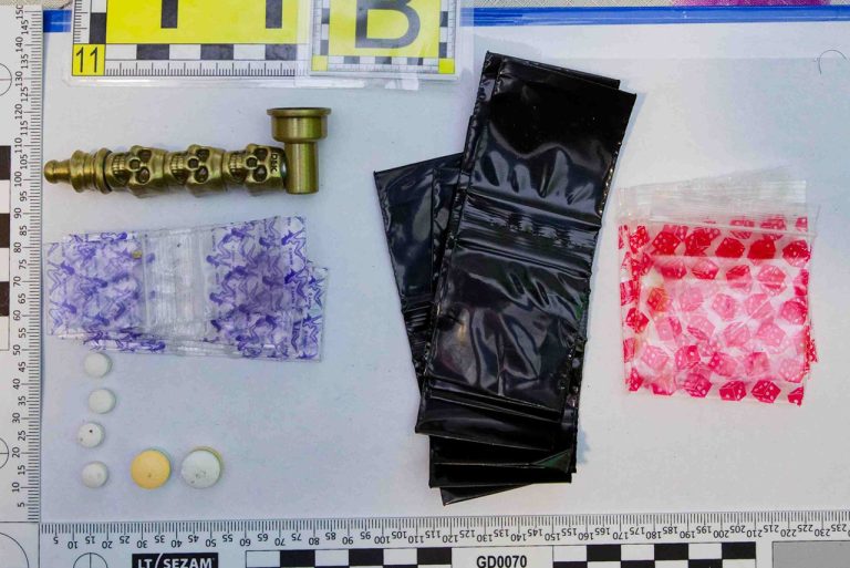 Polícia obvinila muža, v Dubnici nad Váhom nakupoval pervitín