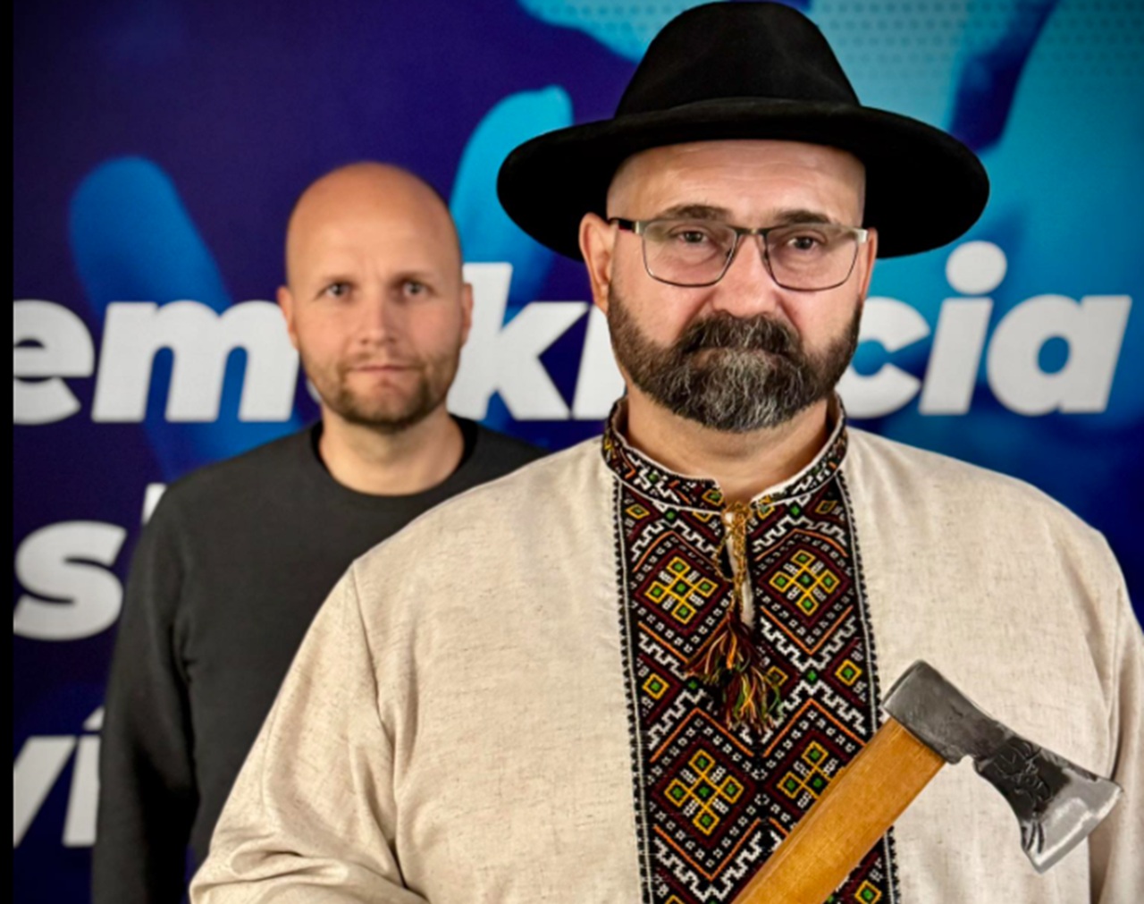 Petrovi Laťákovi, ktorý vystupoval vo videu s valaškou, zrušili obvinenie