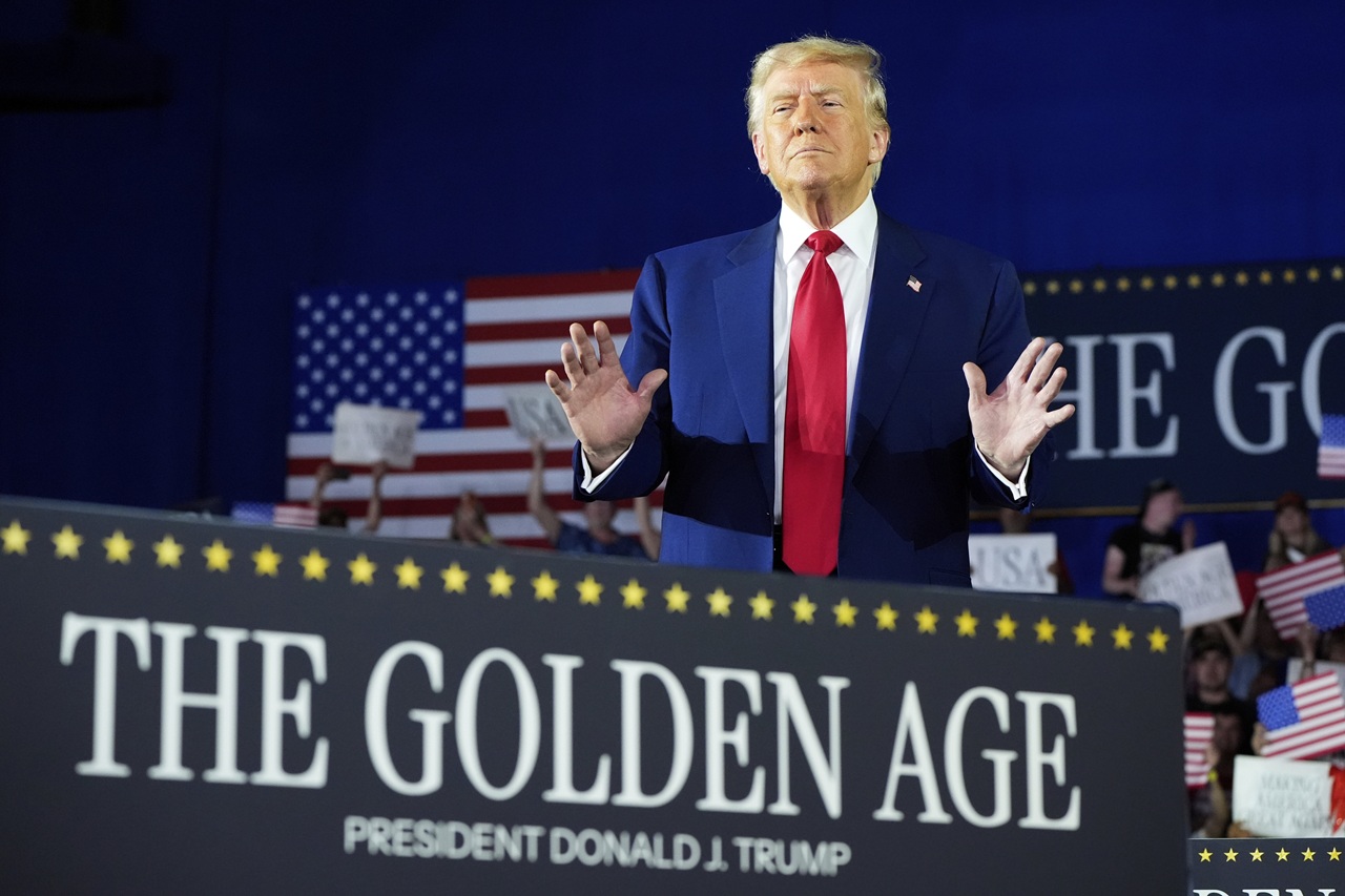 Trump si pripomenul prvých 100 dní vo funkcii, kritizoval Bidena i sudcov