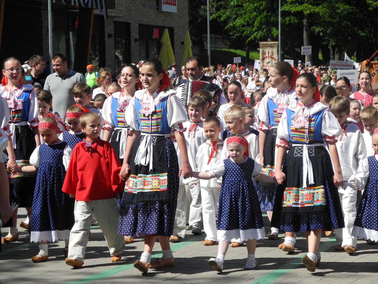 festival Krojované bábiky