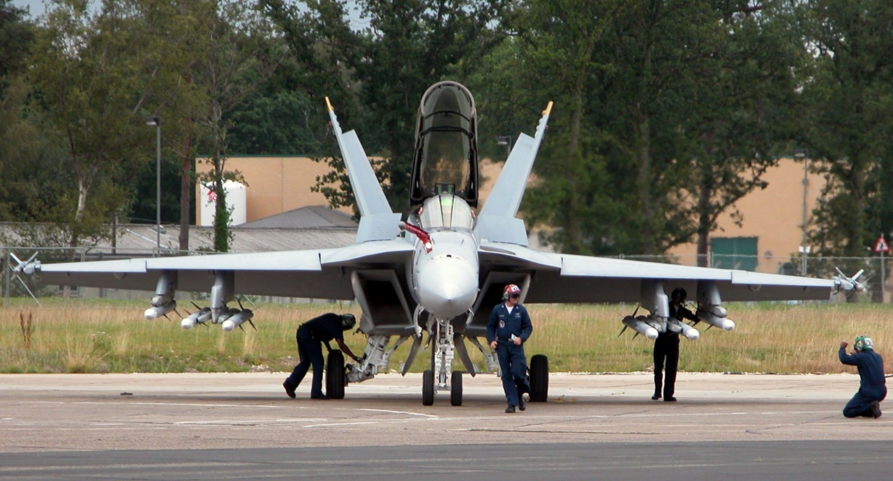 stíhačka nadzvukové lietadlo F/A - 18 F Super Hornet