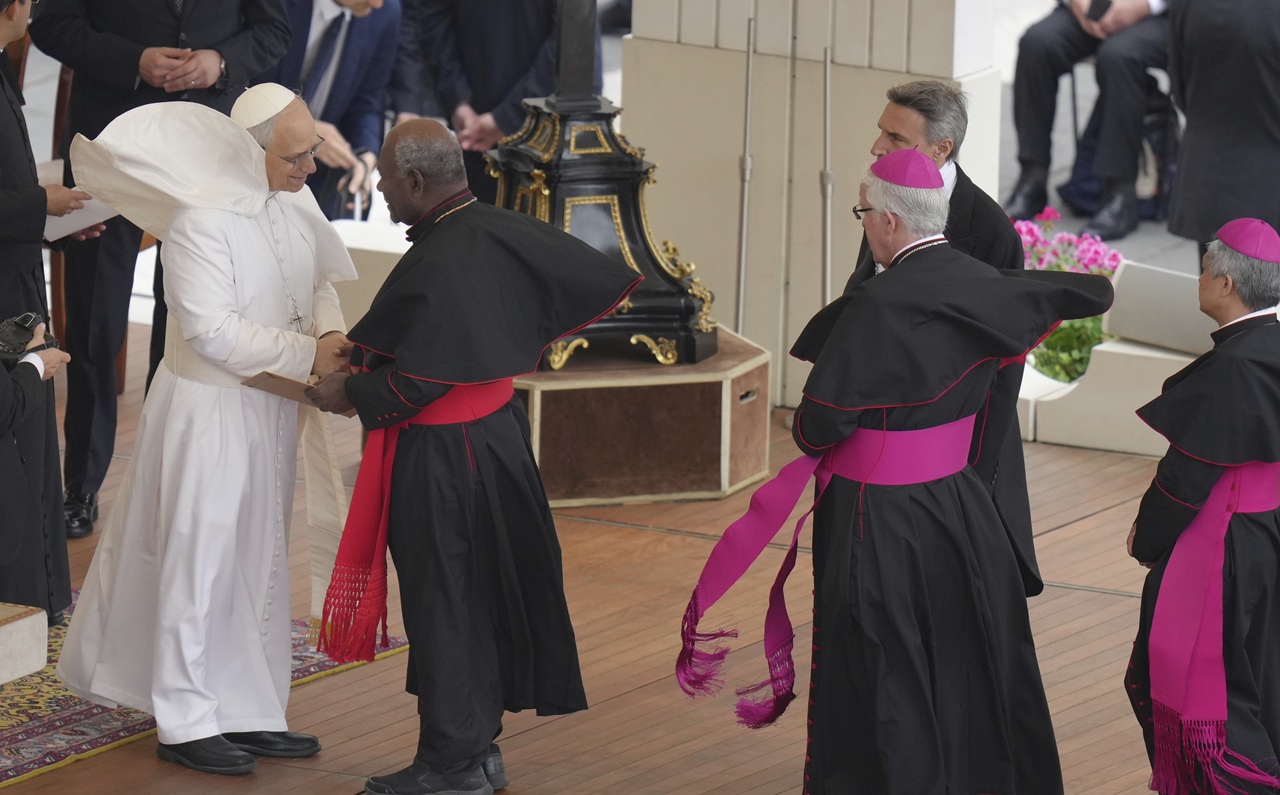 Vatican Pope pápež kardináli biskupi