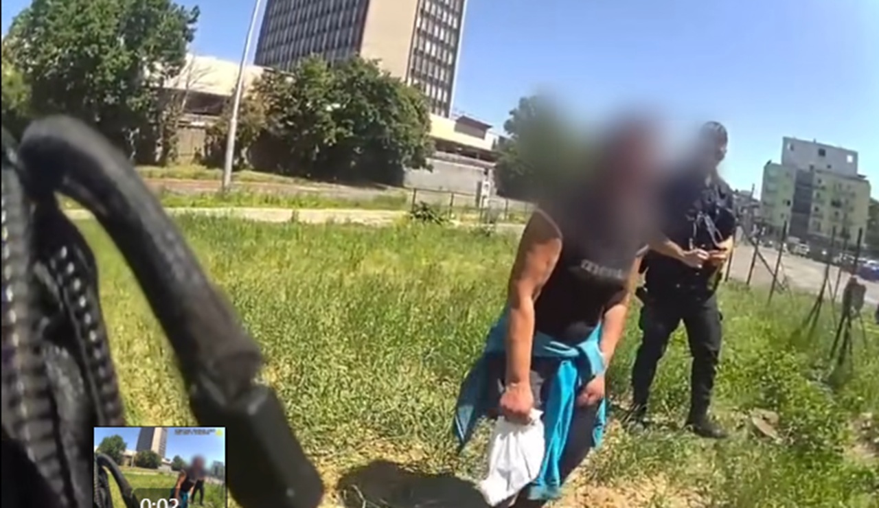 Polícia v sobotu v Bratislave zadržala ženu s podozrivým obsahom v kabelke