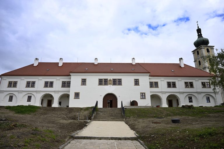 Zrekonštruavaný Draškovičov kaštieľ v Čachticiach