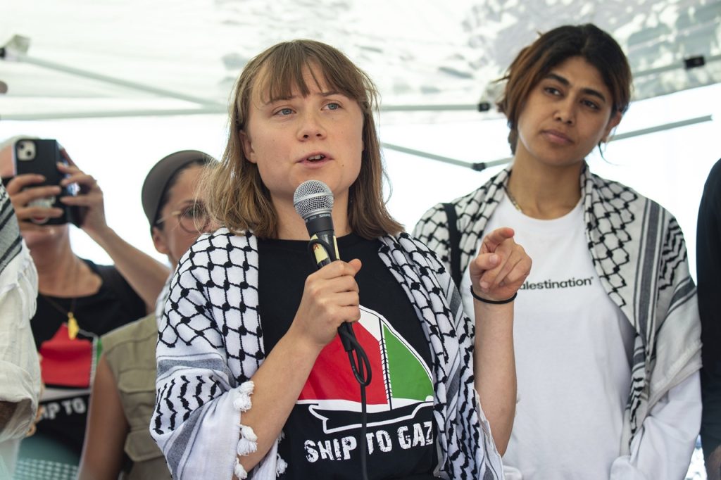 Aktivisti z humanitárnej lode Madleen sú na letisku, čaká ich deportácia