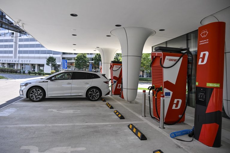 nabíjacia stanica elektronabíjačka