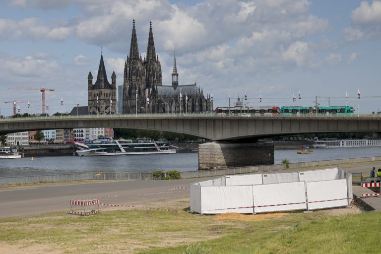Kolín nad Rýnom bomba