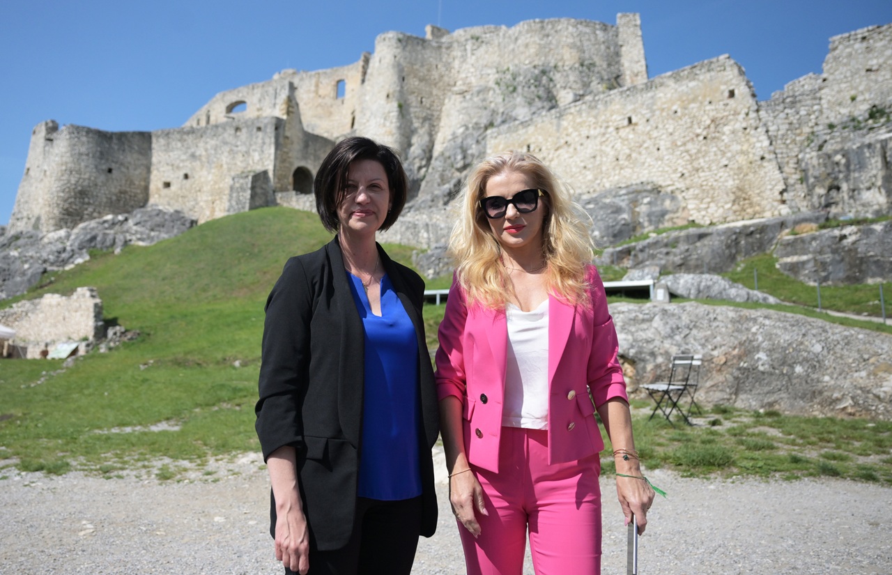 Martina Šimkovičová a Andrea Predajňová
